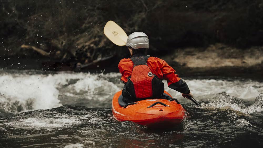 আধিকারিকেরা জানিয়েছেন, সমুদ্রপথে আসার সময় ওই ভেলায় ১৮ রাত কাটিয়েছেন হো। সংবাদমাধ্যমে হোয়ের এ হেন কীর্তির কথা জানার পর অনেকেই একে বলিউডি সিনেমার গল্পের তকমা দিয়েছেন। তবে এই গল্প সত্যি!