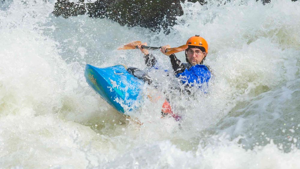 ৫ মার্চ ওই ভেলায় চেপে ভারতের উদ্দেশে রওনা দেন হো। জলপথে সেখান থেকে ভারতের দূরত্ব প্রায় দু’হাজার কিলোমিটার।