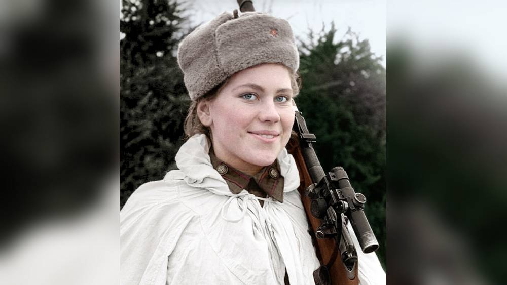 সে সময় অন্যান্য দেশ যখন মেয়েদের নিরাপদ কাজে নিয়োগ করার কথা ভাবছে, তখন রাশিয়ায় মহিলা বন্দুকবাজদের সুযোগ দেওয়া হয়েছিল দেশের হয়ে যুদ্ধক্ষেত্রে কাজ করার। তখনকার সোভিয়েত রাশিয়ার সেরা এবং সফলতম মহিলা বন্দুকবাজ ছিলেন ল্যুডমিলা পাভলিচেঙ্কো।