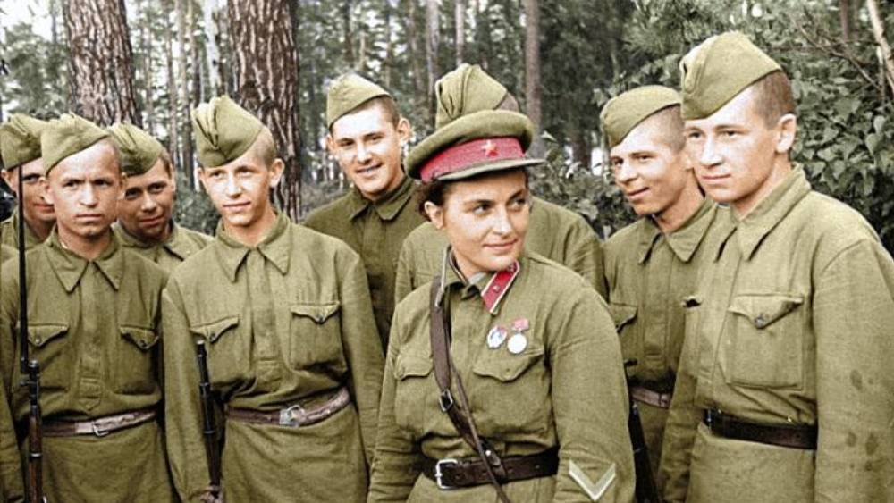 বিশেষ করে সেই রাশিয়ায়, যেখানে দ্বিতীয় বিশ্বযুদ্ধের সময়ে মেয়েদের বন্দুকবাজ হিসেবে ভরসা করা হত।