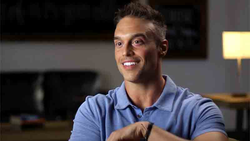 জশুয়ার কথায়, ‘‘আক্ষরিক অর্থেই আত্মপরিচয় হারিয়ে ফেলেছিলাম। (পর্ন ছবির দুনিয়ায়) সব কিছুই বানানো, ভুয়ো। কল্পকাহিনির মতো...। এক সময় নিজেকে শেষ করে দিতে চেয়েছিলাম। তবে তা করার সাহসও জোটাতে পারিনি।’’