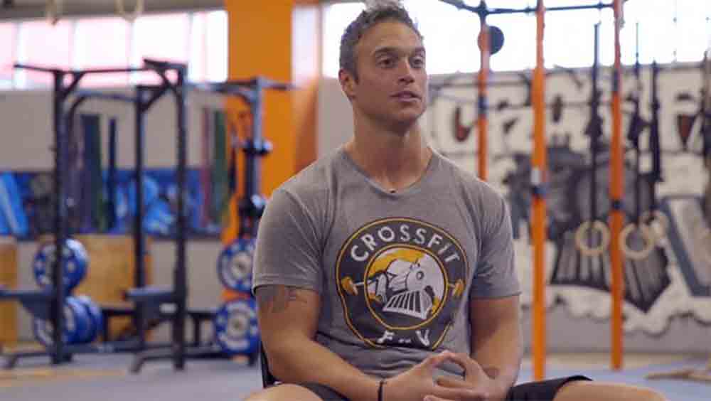 জিমে কাজ করার সময়ই হোপের দেখা পান জশুয়া। তাঁর ভাবী স্ত্রী। আক্ষরিক অর্থেই জশুয়ার জীবনে আশার আলো নিয়ে আসেন হোপ। 