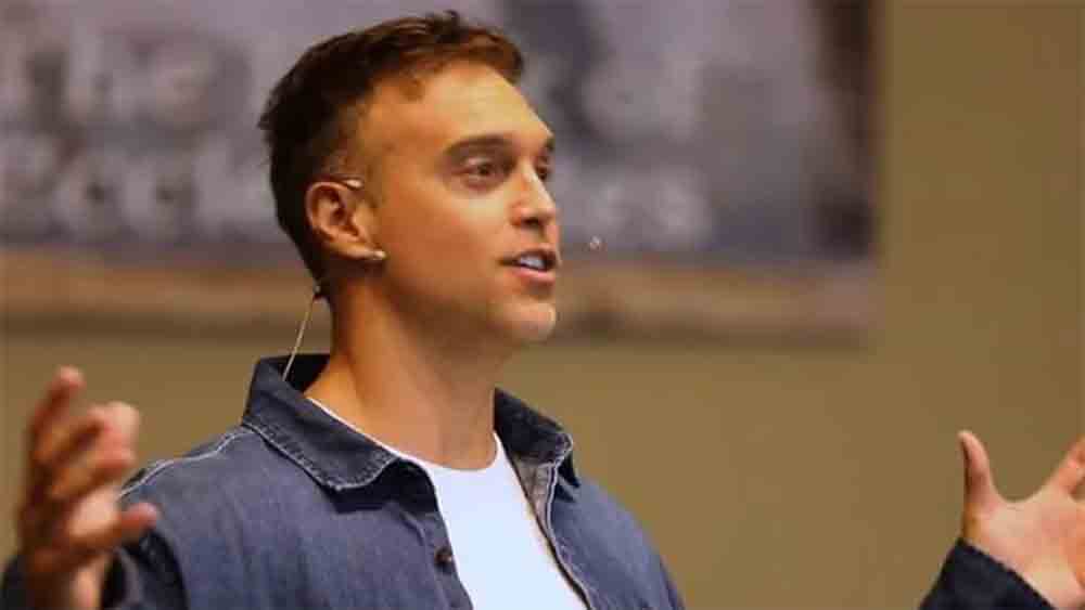 ধর্মীয় বাণী প্রচার করা ছাড়াও পর্ন ছবির ক্ষতিকারক দিক নিয়ে সরব হয়েছেন জশুয়া। তাঁর মতে, নীল ছবির দুনিয়ায় প্রবেশ করলে তা সকলকেই গ্রাস করে ফেলে।