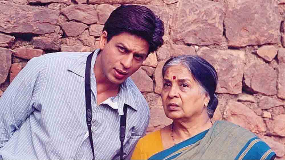 বলিউডের পরিচালকদের মধ্যে আশুতোষ তাঁর অন্যতম প্রিয়। সংবাদমাধ্যমে বহু বার এ দাবি করেছেন হৃতিক। তবু ‘লগান’-এর পর আবারও তাঁর ছবির অফার ফিরিয়ে দিয়েছিলেন। এ বার ‘স্বদেশ’। যে ছবির মুখ্য চরিত্রে শাহরুখ খানকে দেখা গিয়েছিল। নাসা-ফেরত মোহন ভা‌র্গবের চরিত্রের জন্য নিজের সুপারস্টার ভাবমূর্তি ঝেড়ে ফেলেছিলেন শাহরুখ। 