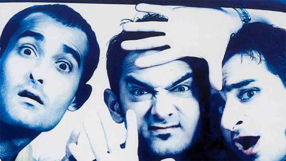 অনেকে বলেন, বলিউডে এক ঝলক তাজা হাওয়া বইয়ে দিয়েছিল ‘দিল চাহতা হ্যায়’। পরিচালক হিসাবে তাঁর প্রথম ছবিতে সমীর অথবা সিড, দুই চরিত্রের যে কোনও একটিকে বেছে নিতে হৃতিককে বলেছিলেন ফারহান আখতার। তবে রাজি হননি হৃতিক। পরে ওই চরিত্রে দেখা গিয়েছিল যথাক্রমে সইফ আলি খান এবং অক্ষয় খন্নাকে। 