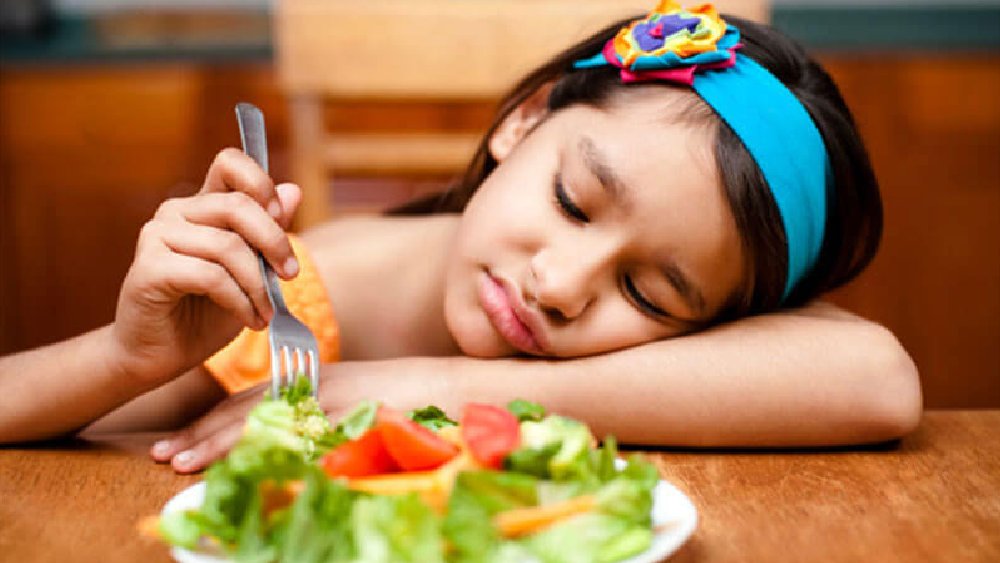 বাচ্চাদের খাদ্যাতালিকায় অতিরিক্ত চিনি বা কৃত্রিম চিনি থাকলে অনেক সময়ে মস্তিষ্ক সে ভাবেই প্রশিক্ষণ পায়। 