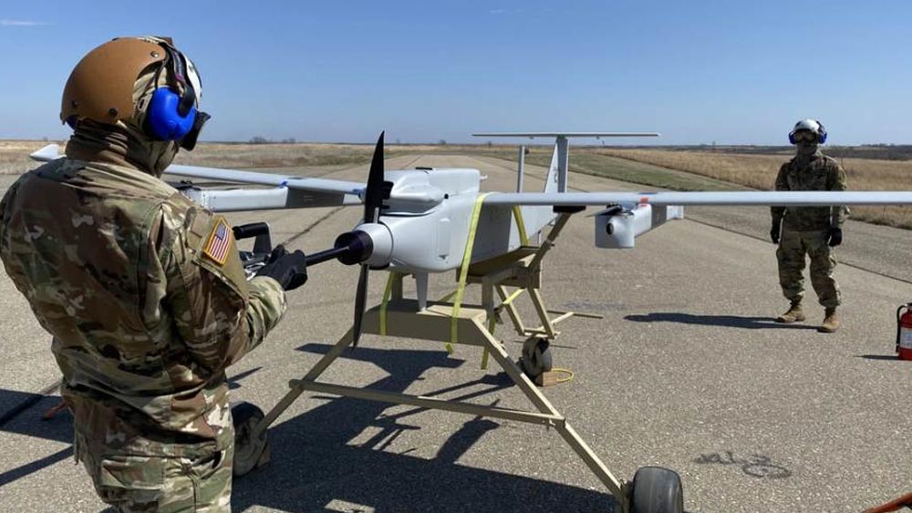 সুইচব্লেড ৬০০ ড্রোনটি তুলনামূলকভাবে আকার এবং ওজনে বড়। এই ড্রোনের ওজন প্রায় ৫০ পাউন্ড (প্রায় সাড়ে ২২ কিলো)। এই ড্রোনগুলি টানা ৪০ মিনিট পর্যন্ত উড়তে পারে। এটি ‘ভ্রাম্যমাণ মিসাইল’ হিসেবেও পরিচিত। প্রধানত শত্রুপক্ষের কামান ধ্বংস করতে এই মিসাইলের জুড়ি মেলা ভার।