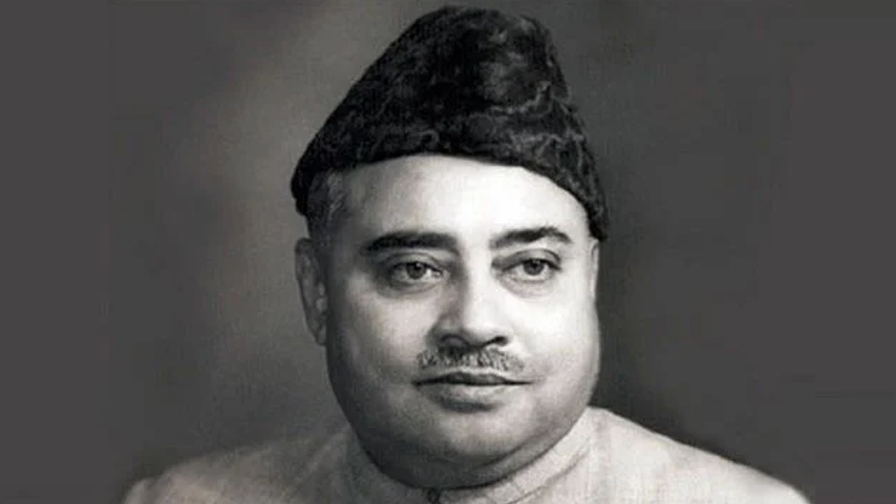 লিয়াকতের পর পাক মসনদে বসেন খওয়াজা নাজিমুদ্দিন। তিনি ১৯৫১ সালের ১৭ অক্টোবর থেকে ১৯৫৩ সালের ১৭ অগস্ট পর্যন্ত প্রধানমন্ত্রীর পদে বহাল ছিলেন। তাঁর সময়কালে বাংলা ভাষা আন্দোলন নিয়ে লাহৌরে একাধিক হিংসার ঘটনা ঘটে। পরিস্থিতি সামলাতে ব্যর্থ হওয়ার কারণ দেখিয়ে তাঁকে গদি ছাড়ার নির্দেশ দেন পাকিস্তানের গর্ভনর জেনারেল মালিক গোলাম। কিন্তু তিনি এই নির্দেশ না মেনে নিতে চাওয়ায় নিজের বিশেষ ক্ষমতা ব্যবহার করে নাজিমুদ্দিনকে ক্ষমতাচ্যূত করেন মালিক। নাজিমুদ্দিন মোট এক বছর ১৮২ দিন ক্ষমতায় ছিলেন।