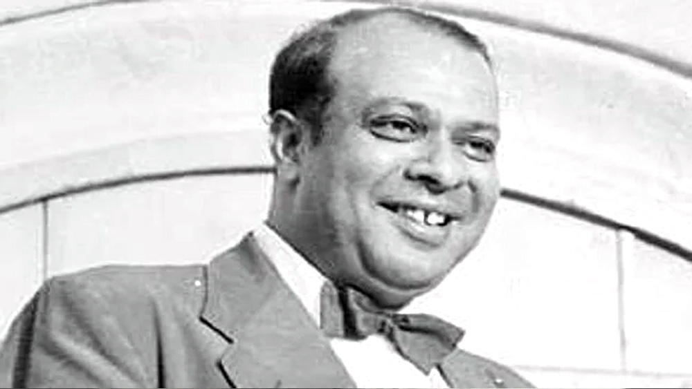 এর পর প্রধানমন্ত্রী হন মহম্মদ আলি বোগরা। তিনি ১৯৫৩ সালের ১৭ এপ্রিল থেকে মোট দু’বছর ১১৭ দিন প্রধানমন্ত্রী হিসেবে শাসন করেন। নিয়োগের পরপরই, আঞ্চলিক বৈষম্য নিয়ে তৎকালীন গভর্নর-জেনারেল ইসকান্দার মির্জার সঙ্গে প্রধানমন্ত্রী বোগরার সমস্যা শুরু হয়। এর পরই বোগরাকে একপ্রকার ইস্তফা দিতে বাধ্য করেন ইসকান্দার।