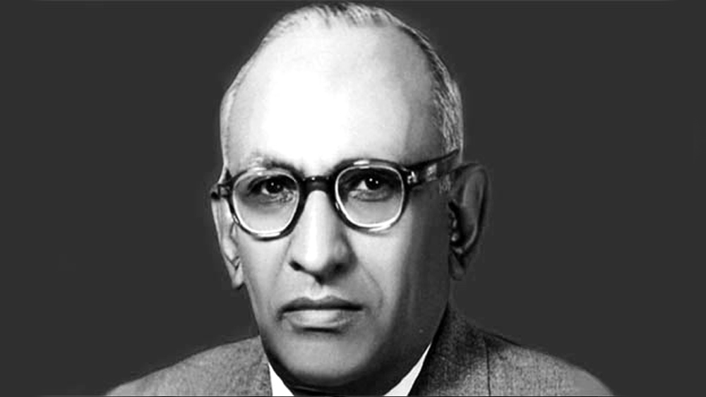 পাকিস্তানের ষষ্ঠ প্রধানমন্ত্রী হন ইব্রাহিম ইসমাইল চুন্দিরগার। মাত্র দু’মাস পাকিস্তানের প্রধানমন্ত্রী ছিলেন চুন্দিরগার। রাষ্ট্রপতি নির্বাচনের পদ্ধতিতে পরিবর্তন আনার কথা বলার পর তাঁকেও অনাস্থা ভোটের মাধ্যমে ক্ষমতা থেকে সরানো হয়।