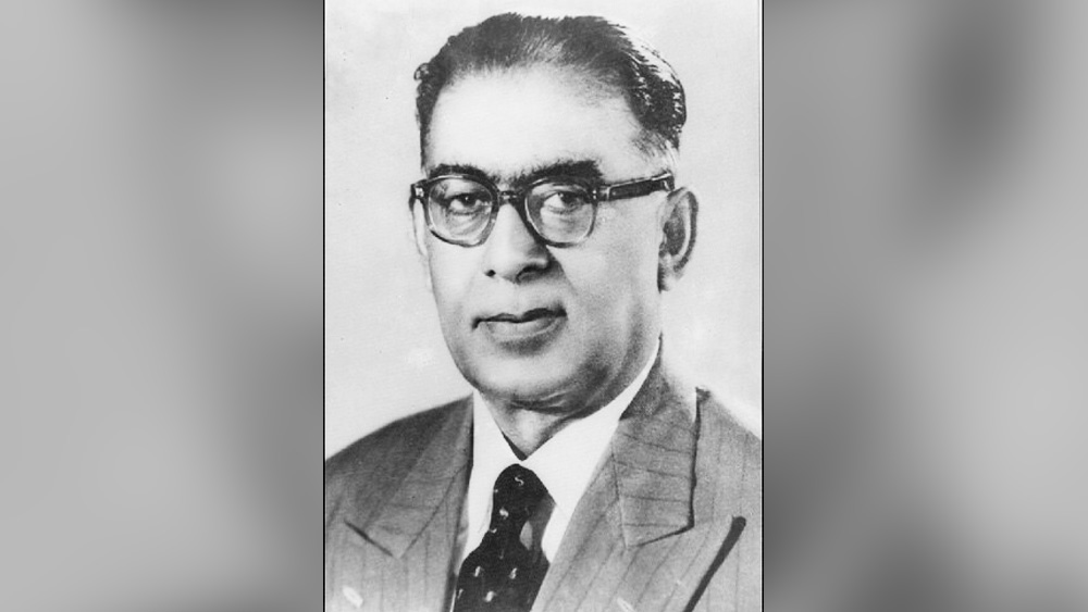 এর পর প্রধানমন্ত্রী হিসেবে পাকিস্তানের দায়িত্ব সামলানোর ভার নেন ফিরোজ খান নুন। তাঁর শাসনকালের সময় ছিল ২৯৫ দিন। খুব কম সময়েয় ফিরোজের জনপ্রিয়তার তুঙ্গে পৌঁছয়। মনে করা হয়, পাকিস্তানের সম্পূর্ণ ক্ষমতা দখলের ইচ্ছায় ফিরোজ বাধ সাধতে পারেন, এই ভয়ে তাঁকেও গদিচ্যূত করেন ইসকান্দার।