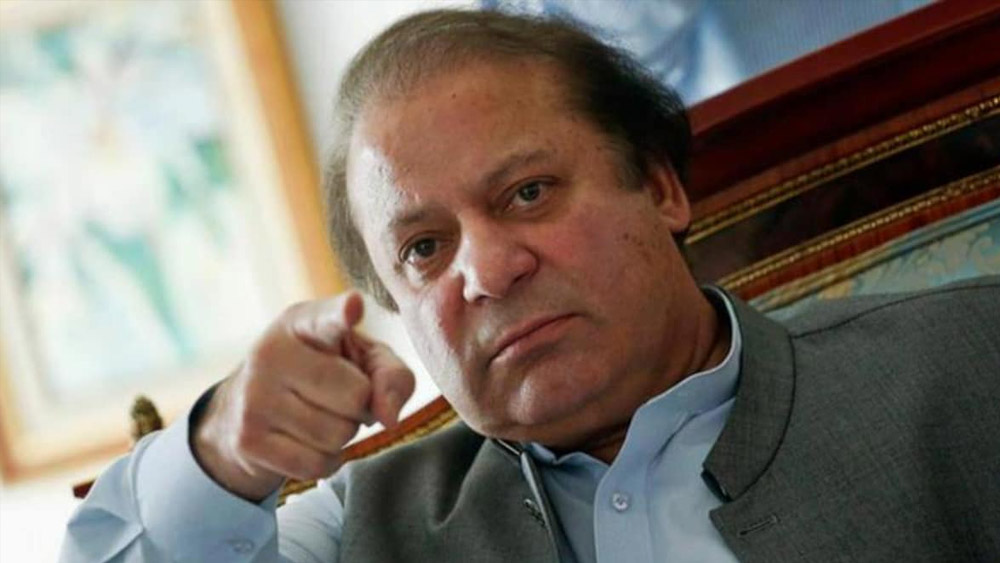 ১৯৯০ সালে দ্বাদশ পাক প্রধানমন্ত্রী হন নওয়াজ শরিফ। ১৯৯৩ সালে রাষ্ট্রপতি ইসহাক পাক সংসদ ভেঙে দেওয়ার পর তিনি গদিচ্যূত হন এবং বিরোধী নেতা হিসেবে আত্মপ্রকাশ করেন।