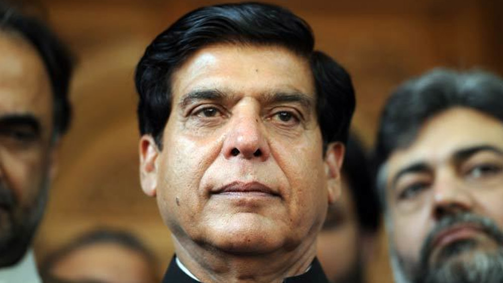 পাকিস্তানের উনিশতম প্রধানমন্ত্রী হন রাজা পারভেজ আশরফ। প্রধানমন্ত্রী হিসেবে তাঁর শাসনের সময়কালও এক বছর পার করেননি। আশরফ মোট ২৭৫ দিন ক্ষমতায় ছিলেন। তবে ২০১৩ সালে ২৪ মার্চ তিনি তাঁর পদ ছাড়েন। তাঁকেও একাধিক দুর্নীতির মামলায় যুক্ত থাকার অভিযোগে গ্রেফতারের নির্দেশ দেয় পাক সুপ্রিম কোর্ট।