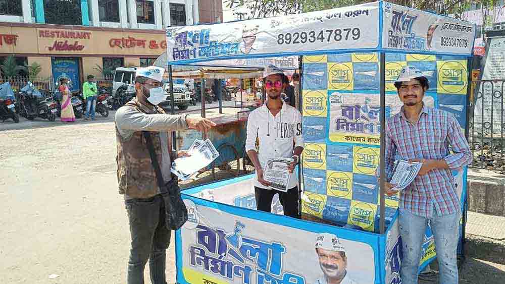 আপাতত অরবিন্দ কেজরীবালের দলের নীতি, যেখানে সংগঠন গড়া যাবে, শুধু সেখানেই ভোটের লড়াই।