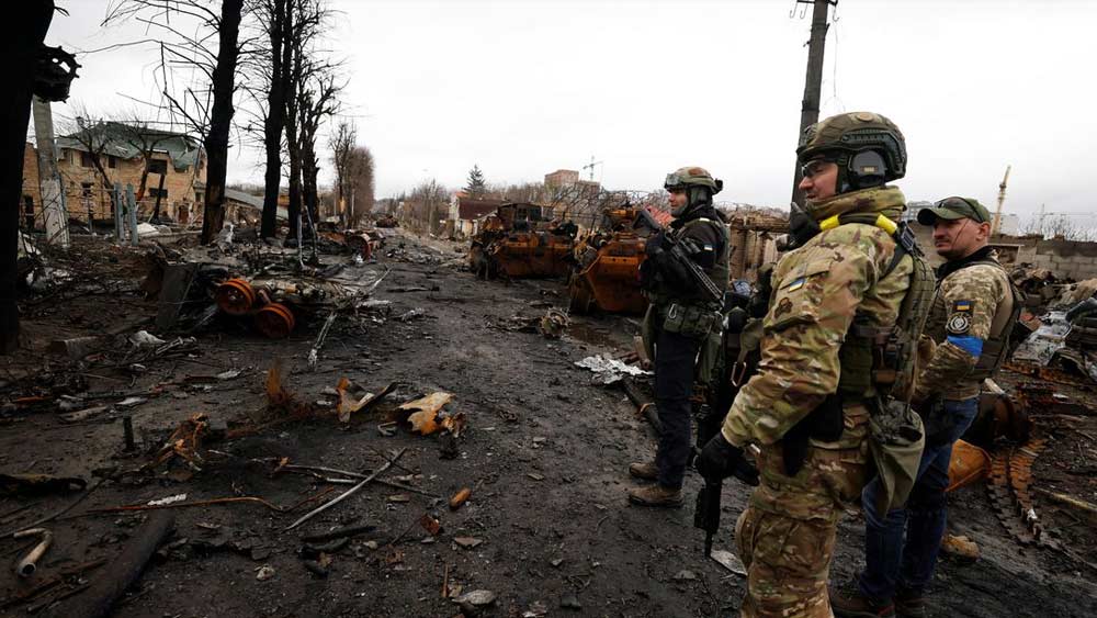২৪ ফেব্রুয়ারি ইউক্রেন আক্রমণের চার দিনের মধ্যেই রাশিয়া এবং পূর্ব ইউরোপের সাইবার অপরাধীদের অন্যতম সিন্ডিকেট কন্টির কম্পিউটার সার্ভার থেকে গুচ্ছ গুচ্ছ ফাইল, তথ্য-সহ গোপন কথোপকথন ফাঁস হয়ে যায়। এর পিছনে ওই সাইবার বিশেষজ্ঞের হাত রয়েছে বলে দাবি আমেরিকার সংবাদমাধ্যম সিএনএন-এর।