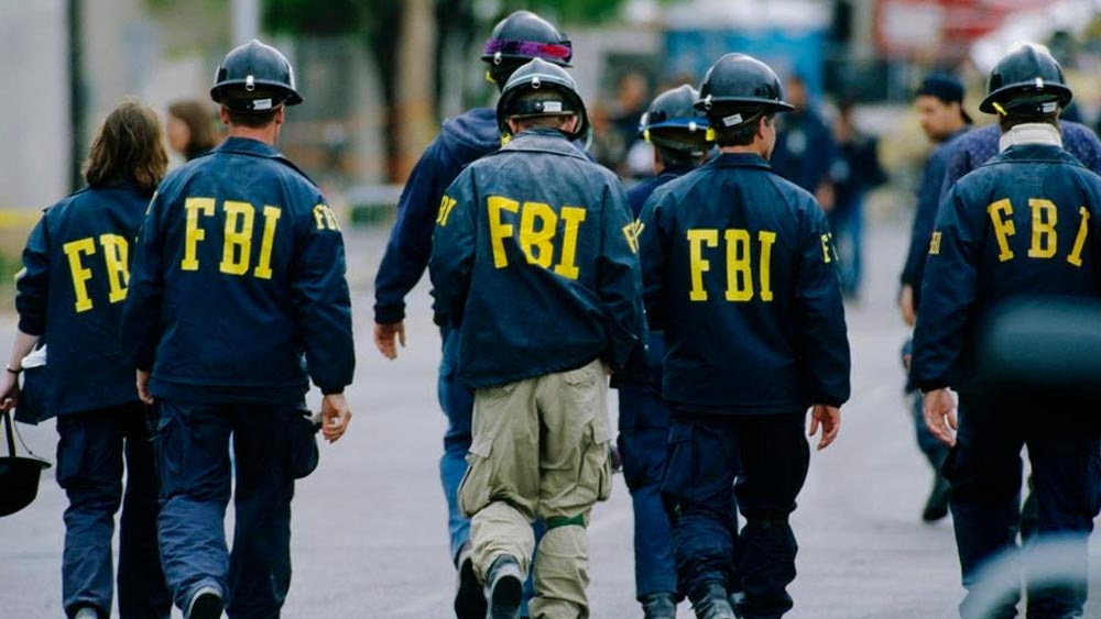 দীর্ঘ দিন ধরেই এফবিআইয়ের নজরে রয়েছে সাইবার অপরাধীদের কুখ্যাত গোষ্ঠী কন্টির সদস্যরা। অভিযোগ, আমেরিকার শত শত গুরুত্বপূর্ণ পরিকাঠামোয় আঘাত হেনে লক্ষ লক্ষ ডলারের লোকসান করেছে কন্টি। ইউরোপের বহু ক্ষেত্রের কম্পিউটার সার্ভারে ভাইরাস ঢুকিয়ে সেগুলির পরিষেবাও সাময়িক ভাবে স্তব্ধ করে দিয়েছিল তারা। 