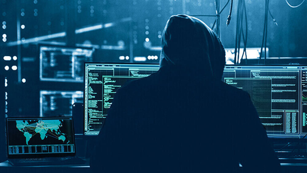 ড্যানিলোর দাবি, ২০১৬ সালে প্রথম বার কন্টির কম্পিউটার সার্ভারে হ্যাকিং করতে পেরেছিলেন তিনি। তার পর থেকে চুপচাপ তাঁদের গতিবিধি লক্ষ্য রাখতেন তিনি। কন্টির সার্ভারে ঢুকে ওত পেতে অপেক্ষা করতেন, কখন অপরাধীরা ভুল করে।