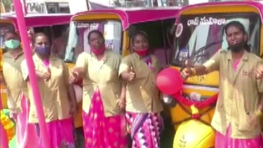 মহিলা চালকদের ছবি