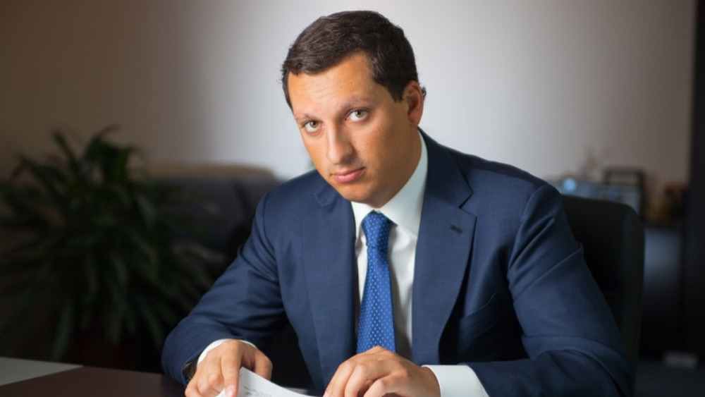 ঘটনাচক্রে, কিরিলের ‘বান্ধবী’ রাশিয়ার গুপ্তচর সংস্থা ফেডেরাল সিকিউরিটি সার্ভিসের এক জেনারেলের মেয়ে। ফলে রাশিয়ায় যে তাঁর সমস্ত দাবি নস্যাৎ করে দেওয়া হবে, তেমনই আশঙ্কা করছেন হানা। 