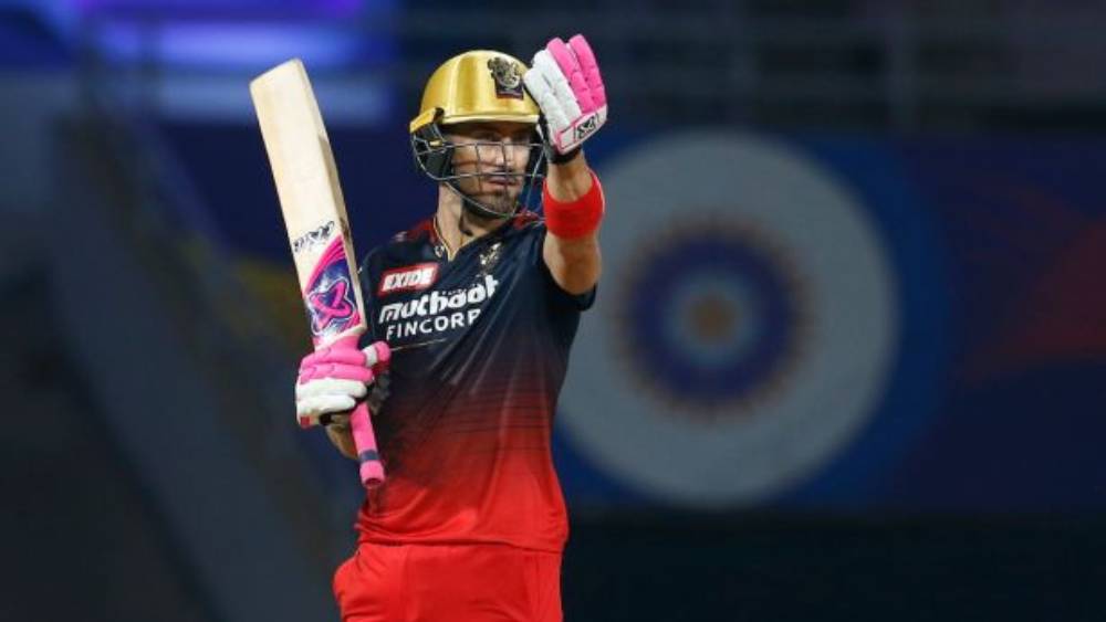 চার নম্বরে রয়্যাল চ্যালেঞ্জার্স ব্যাঙ্গালোরের অধিনায়ক ফ্যাফ ডুপ্লেসি। দু’ম্যাচে সাতটি ছয় মেরেছেন তিনি।