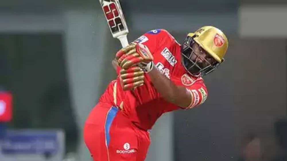 পঞ্চম স্থানে রয়েছেন পঞ্জাবের বিদেশি ব্যাটার ভানুকা রাজাপক্ষ। তিনিও দু’ম্যাচে সাতটি ছয় মেরেছেন। কিন্তু ব্যাটিং গড় বেশি ডুপ্লেসির।