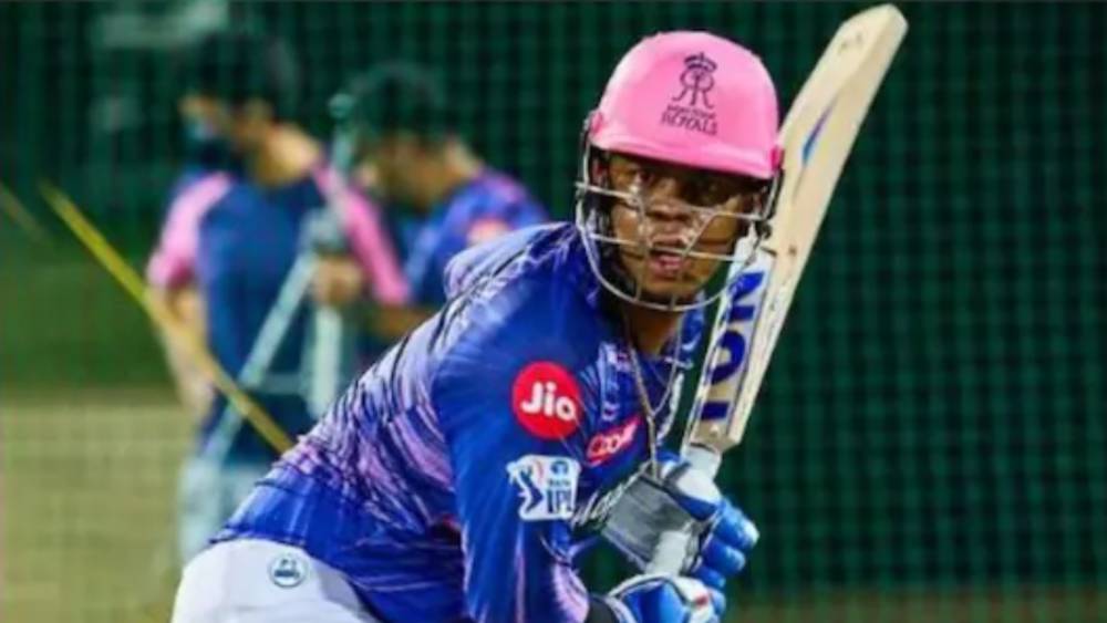 তালিকায় ছ’নম্বরে রাজস্থানের আরও এক ব্যাটার রয়েছেন। ওয়েস্ট ইন্ডিজের শিমরন হেটমায়ের এখনও পর্যন্ত দু’ম্যাচে ছ’টি ছক্কা মেরেছেন।