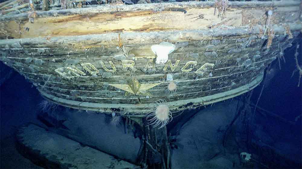 তবে ১০৭ বছর ধরে জলের তলায় থাকলেও আশ্চর্যজনক ভাবে প্রায় অক্ষত রয়েছে জাহাজটি। এমনকি, তার গায়ে ‘এনডিওরেন্স’ লেখা নামটিও স্পষ্ট পড়া যাচ্ছে।