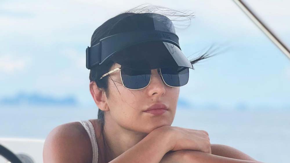 বলিউডের ব্যস্ত জীবন থেকে দূরে কোনও এক সামুদ্রিক দ্বীপে সময় কাটাচ্ছেন ভিকি-ক্যাটরিনা। গত মাসের শেষ সপ্তাহে সেখানে গিয়েছিলেন তাঁরা। সেখানকার নানা মুহূর্তের ছবিই মাঝেমধ্যে ভেসে উঠছে দু’জনের ইনস্টাগ্রামে।