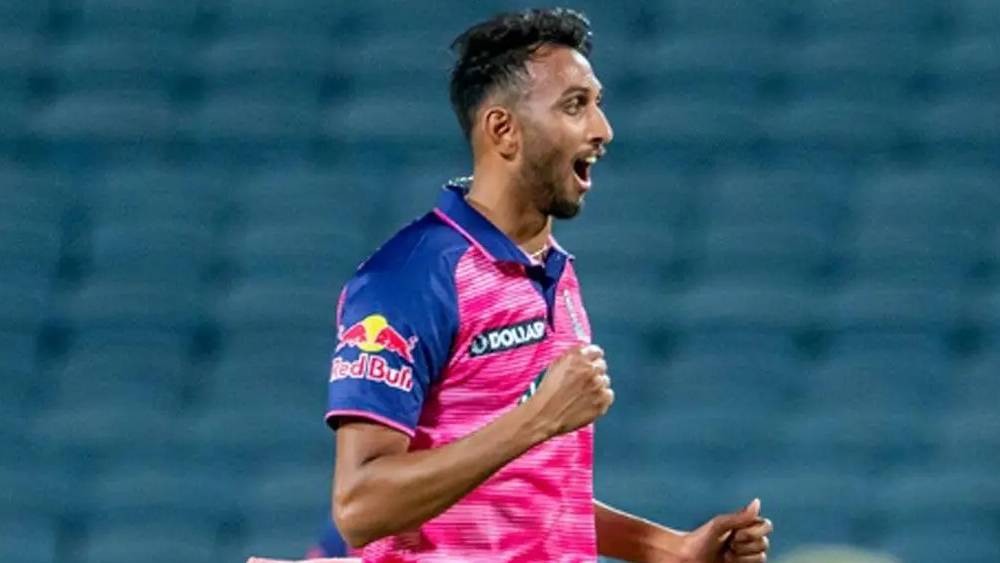 প্রসিদ্ধ কৃষ্ণ: গত বার কলকাতার হয়ে ধারাবাহিক ভাবে ভাল খেলায় জাতীয় দলেও সুযোগ পেয়েছেন। এ বার তাঁকে ১০ কোটি টাকায় কিনেছে রাজস্থান রয়্যালস। দু’ম্যাচে ৩ উইকেট নিয়েছেন এই জোরে বোলার।