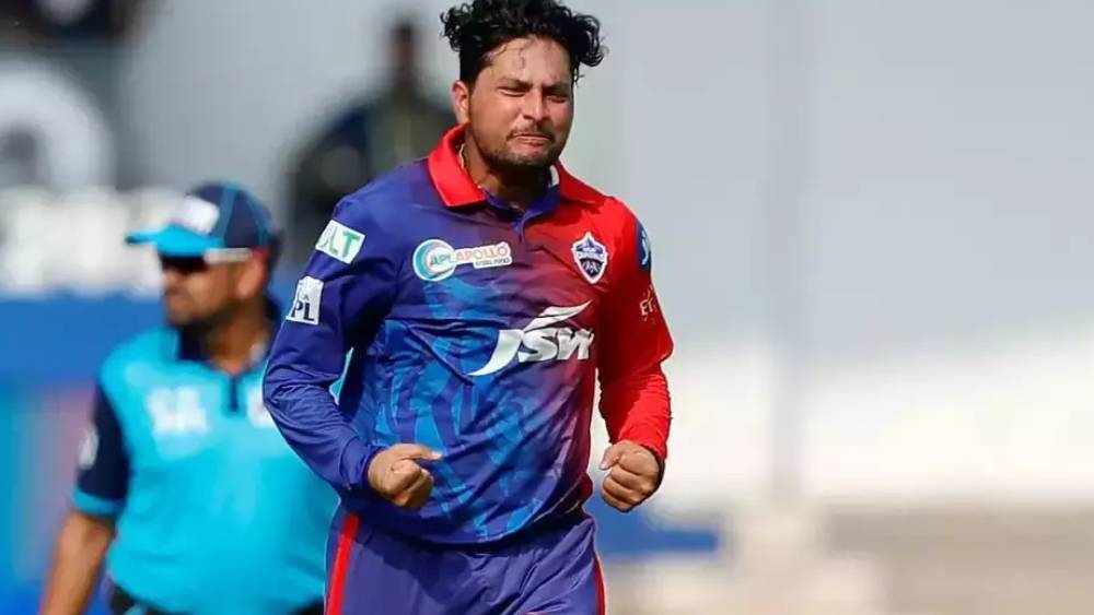 কুলদীপ যাদব: কলকাতার হয়ে শেষ দুই মরসুমে খেলার সুযোগই পাননি। এ বার তাঁকে ২ কোটি টাকায় কিনেছে দিল্লি। ঋষভ পন্থদের হয়ে দুরন্ত ছন্দে কুলদীপ। দু’ম্যাচে ৪ উইকেট নিয়েছেন তিনি।