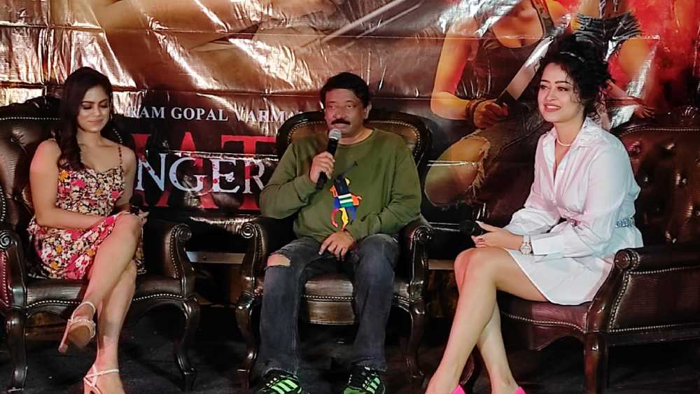 দুই নায়িকার সঙ্গে রাম গোপাল বর্মা