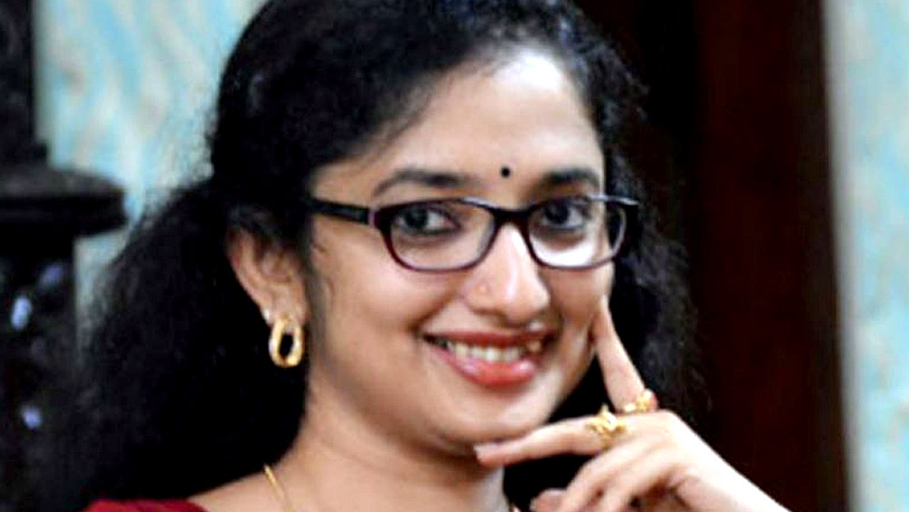 আমলার দায়িত্ব সামলানোর পাশাপাশি গানে এবং অভিনয়েও উৎসাহ রয়েছে দিব্যার। রাজ্যের ভোটারদের উৎসাহিত করতে ‘মাই ভোট মাই ফিউচার’ নামে সরকারি প্রচারে অংশ নেন তিনি। 