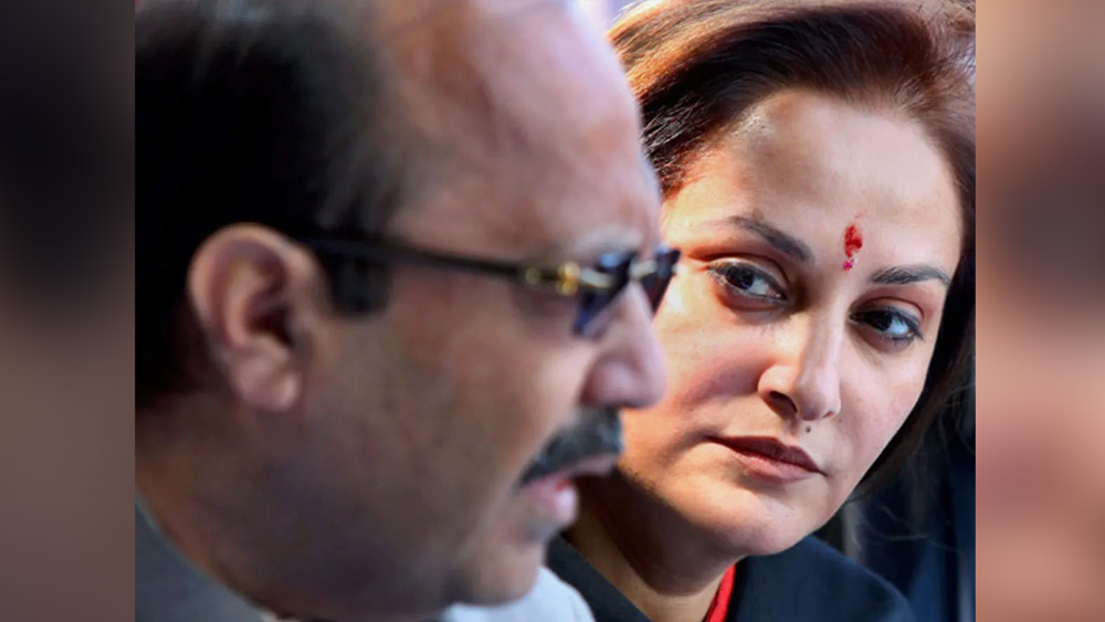 ২০১১ সালে অমর সিংহের সঙ্গে রাষ্ট্রীয় লোকমঞ্চ (আরএলএম) গঠন করেন জয়া। তবে তাতেও বেশি দিন ছিলেন না। ২০১৪ সালে রাষ্ট্রীয় লোকদল (আরএলডি)-এর সদস্য হন। তবে ওই দলের টিকিটে বিজনৌর লোকসভা কেন্দ্র থেকে পরাজিত হওয়ার পর আবারও দলবদল করেন। এ বার বিজেপি। ২০১৯ সালে গেরুয়া শিবিরের টিকিটে রামপুর লোকসভা কেন্দ্র থেকে দাঁড়ালেও সমাজবাদী পার্টির প্রার্থী আজম খানের কাছে পরাজিত হন জয়া।