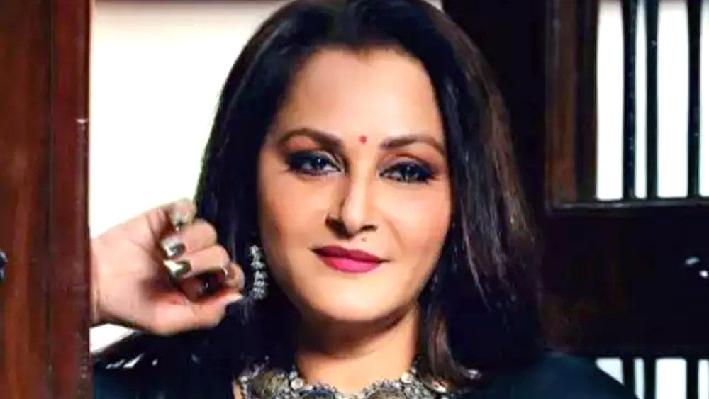 রাজনীতিতে যোগ দিলেও সিনেমার পর্দাকে পুরোপুরি বিদায় জানাননি। নব্বইয়ের দশক থেকে ২০১৮ সাল পর্যন্ত সিনেমায় কাজ করে গিয়েছেন।