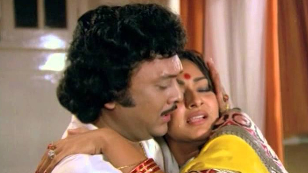 দূরদর্শনে একটি সাক্ষাৎকারে জয়া জানিয়েছিলেন, কে বাপ্পাইয়ার ‘অগ্নি পোলু’ ছবিতে কাজ করার সময় ওই দুঃসহ অভিজ্ঞতা হয়েছিল তাঁর। ১৯৯১ সালে ওই তেলুগু ছবিতে কৃষ্ণম রাজুর সঙ্গে ছিলেন তিনি।