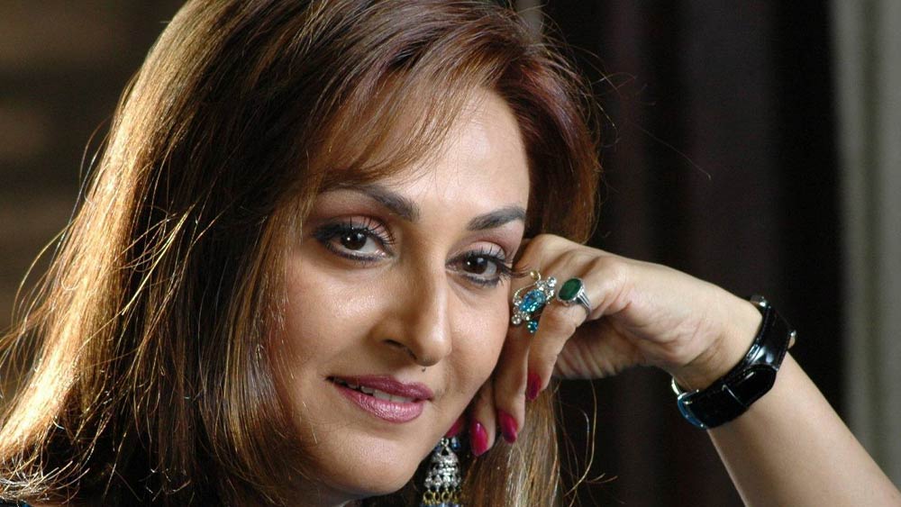 যদিও ওই সিনেমায় সকলেই তাঁর কাজের প্রশংসা করেছিলেন বলে জানিয়েছেন জয়া। তাঁর কথায়, ‘‘ছবি মুক্তির পর সকলেই আমার কাজের খুব তারিফ করেছিলেন। ওই ছবি হিট হয়েছিল। মনে হয়েছিল, এত কষ্ট হলেও, তা সার্থক!’’