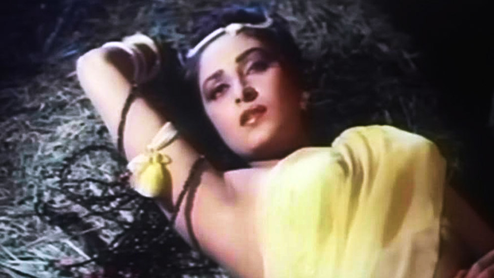 বলিউডের এমন বহু তারকা রয়েছেন, যাঁরা নাকি নিয়মশৃঙ্খলা মেনে চলেন না। শ্যুটিংয়ে দেরি করে আসেন। অনেক সময় নিজেদের পছন্দের সহশিল্পীকে সিনেমায় নেওয়ার জন্য পীড়াপীড়ি করেন। তা সত্ত্বেও সে সব তারকাকে নিয়েই কাজ করতে হয় প্রযোজক-পরিচালকদের। 