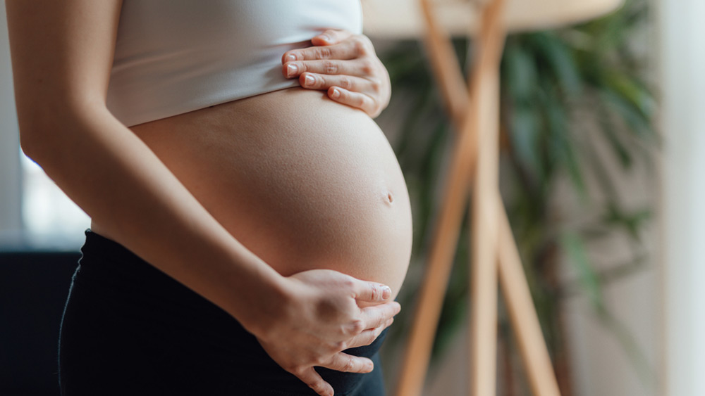 মা হতে চান, তবে এখনই নয়। ভবিষ্যতের কথা ভেবে অল্প বয়সে নিজেদের ডিম্বাণু সংরক্ষণ করে রাখছেন বহু খ্যাতনামী ভারতীয় মহিলা।