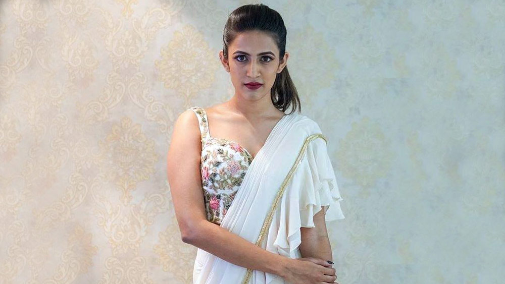 মেয়েকে আটক করা হলেও নেটমাধ্যমে নাগা বাবুর দাবি, এ সব ‘অবাঞ্ছিত জল্পনা’ ছড়াবেন না। এবং পুলিশও নাকি স্বীকার করেছে যে পার্টিতে নীহারিকা থাকলেও তাঁর কোনও দোষ নেই। 