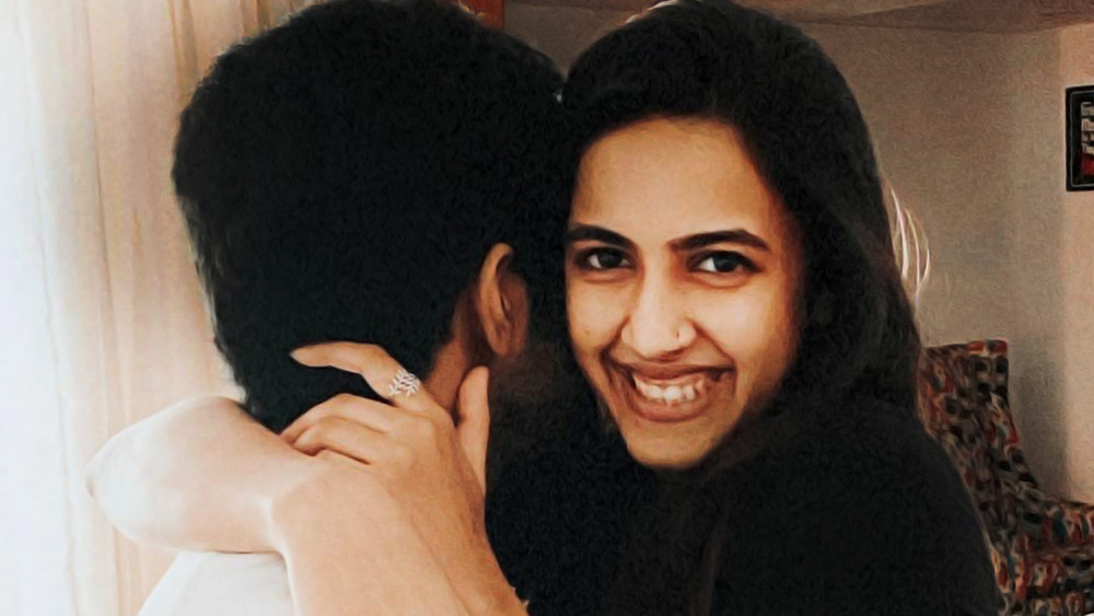 চলতি মাসের গোড়ায় ওই পার্টি থেকে আটক ৩৩ জনের মধ্যে রয়েছেন নীহারিকা। তবে মেয়ে যে নির্দোষ, তা মনে করেন নাগা বাবু। সংবাদমাধ্যমে এ দাবিও করেছেন তিনি।