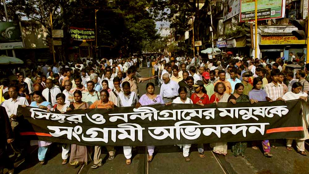 সিঙ্গুর ও নন্দীগ্রাম আন্দোলনের সময়, কলকাতার রাজপথে।