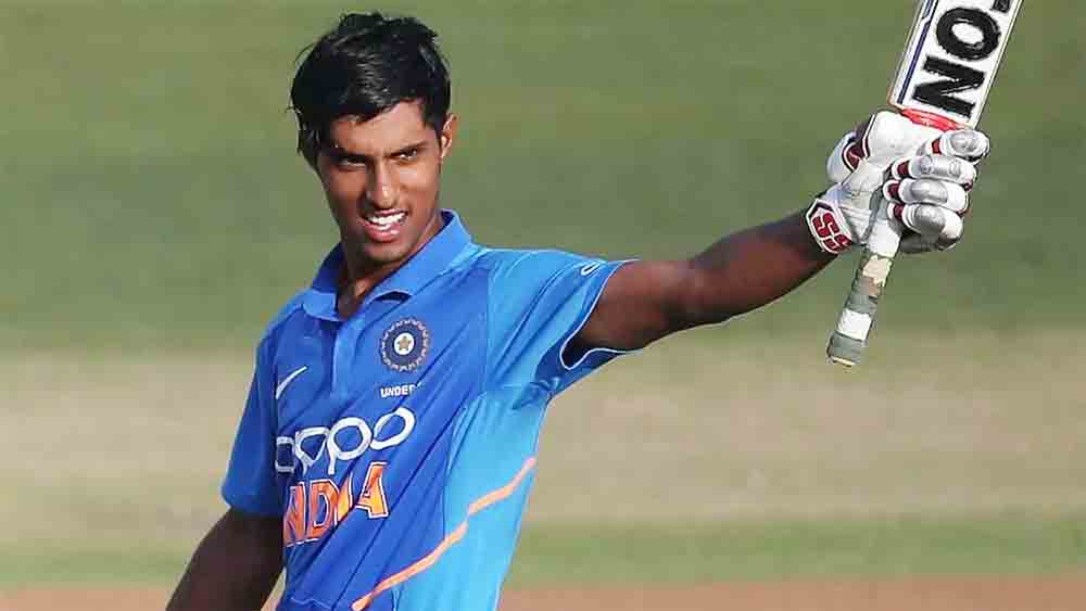 আইপিএলের মতো টুর্নামেন্টে নজরকাড়া পারফরম্যান্সে জাতীয় দলের দরজা খুলে যেতে পারে। সেই লক্ষ্যে আইপিএলকে পাখির চোখ করেন বহু ক্রিকেটার। তবে এই মুহূর্তে হায়দরাবাদের এক ব্যাটারের লক্ষ্য অন্য। জাতীয় দলের দরজায় টোকা মারার আগে আইপিএলের রোজগার থেকে মা-বাবার মাথার উপরে একটি পাকা ছাদের বন্দোবস্ত করতে চান তিনি।