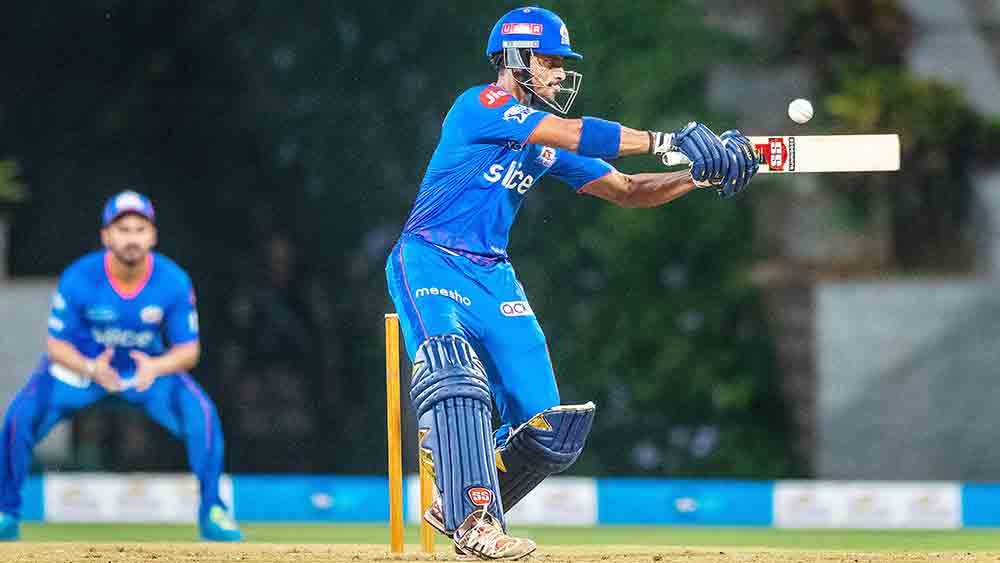 আইপিএলে এখনও পর্যন্ত তিনি খেলেছেন সাকুল্যে দু’টি ম্যাচ। তবে এর মধ্যেই ক্রিকেট-জহুরিদের চোখে পড়ে গিয়েছেন মুম্বই ইন্ডিয়ান্সের ব্যাটার নাম্বুরি ঠাকুর তিলক বর্মা। সংক্ষেপে যিনি তিলক বর্মা নামেই বেশি পরিচিত।