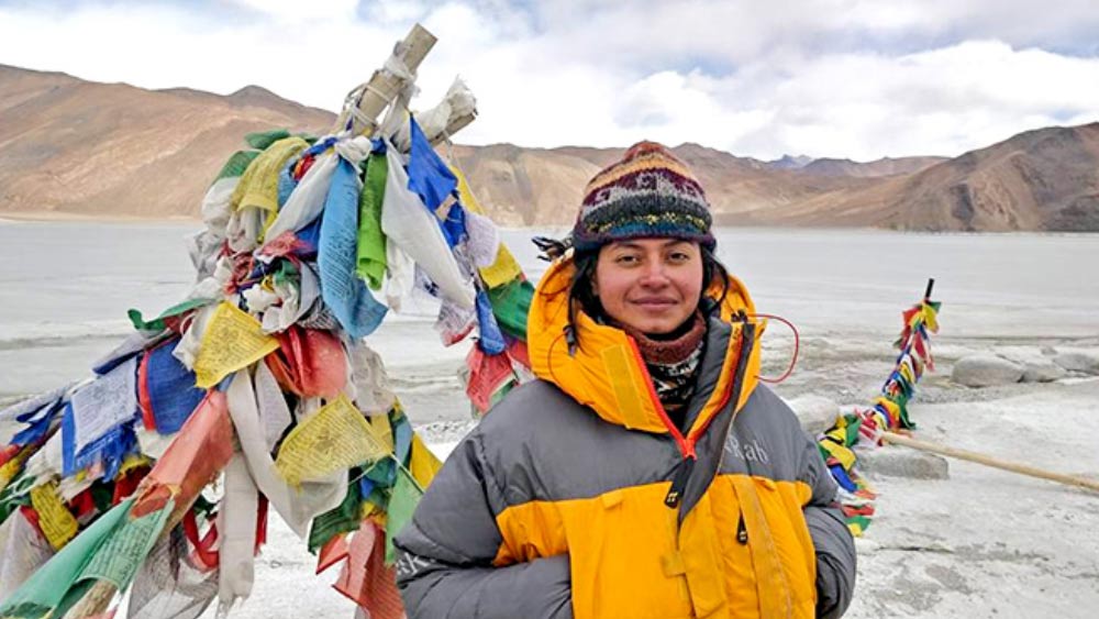 নজির গড়ার পর সরকারি স্বীকৃতিও মিলেছে শীতলের। গত বছরের তেনজিং নোরগে ন্যাশনাল অ্যাডভেঞ্চার পুরস্কারের জন্য নির্বাচিত হন তিনি। ১৩ নভেম্বর দিল্লিতে রাষ্ট্রপতি ভবনে এক অনুষ্ঠানে রাষ্ট্রপতি রামনাথ কোবিন্দের হাত থেকে সে পুরস্কার গ্রহণ করেন শীতল।