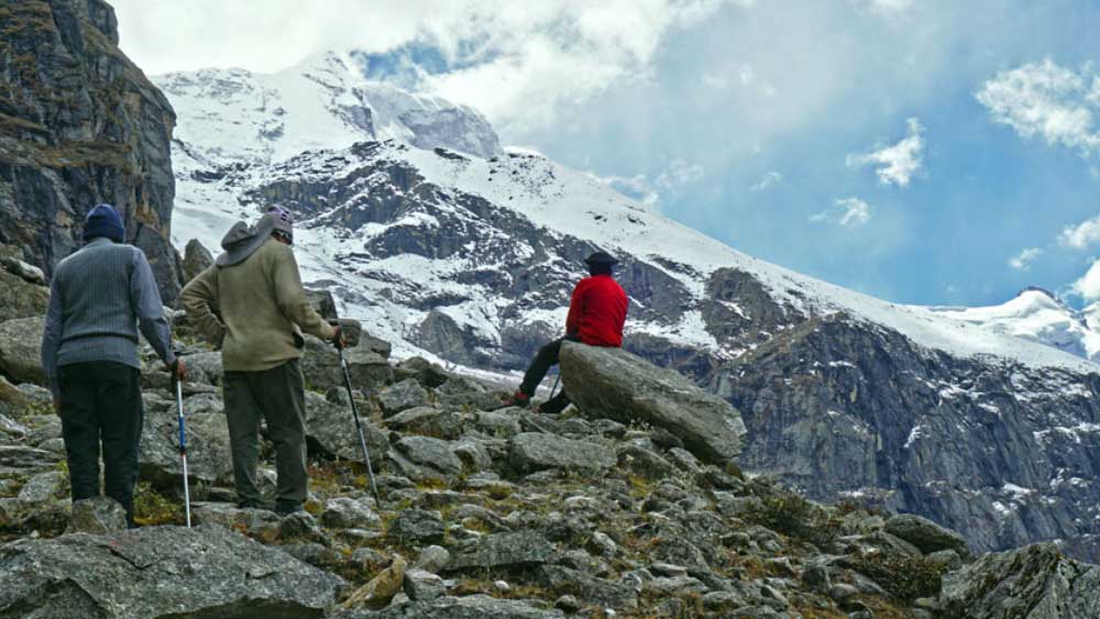 আইএমএফ-এর সভাপতি অবসরপ্রাপ্ত কর্নেল এইচ এস চৌহান জানিয়েছেন, সংগঠনের সদস্যদের সঙ্গে সাতোপাথ হিমবাহেও গিয়েছিলেন শীতল।