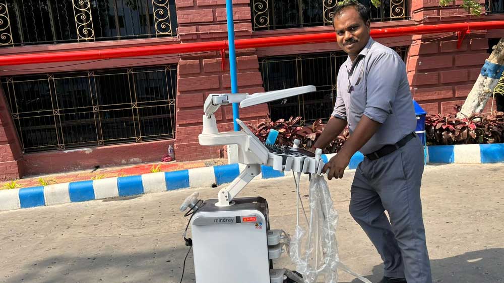 এসএসকেএমের উডবার্ন ব্লকে অনুূব্রতর চিকিৎসার জন্য আনা হল বিশেষ ইকো মেশিন। 