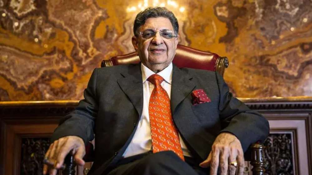 সেরাম ইনস্টিটিউটের সাইরাস পুনাওয়ালা রয়েছেন তালিকায় ৫৬ নম্বরে। তাঁর সম্পদের পরিমাণ ২৪৩০ কোটি ডলার।