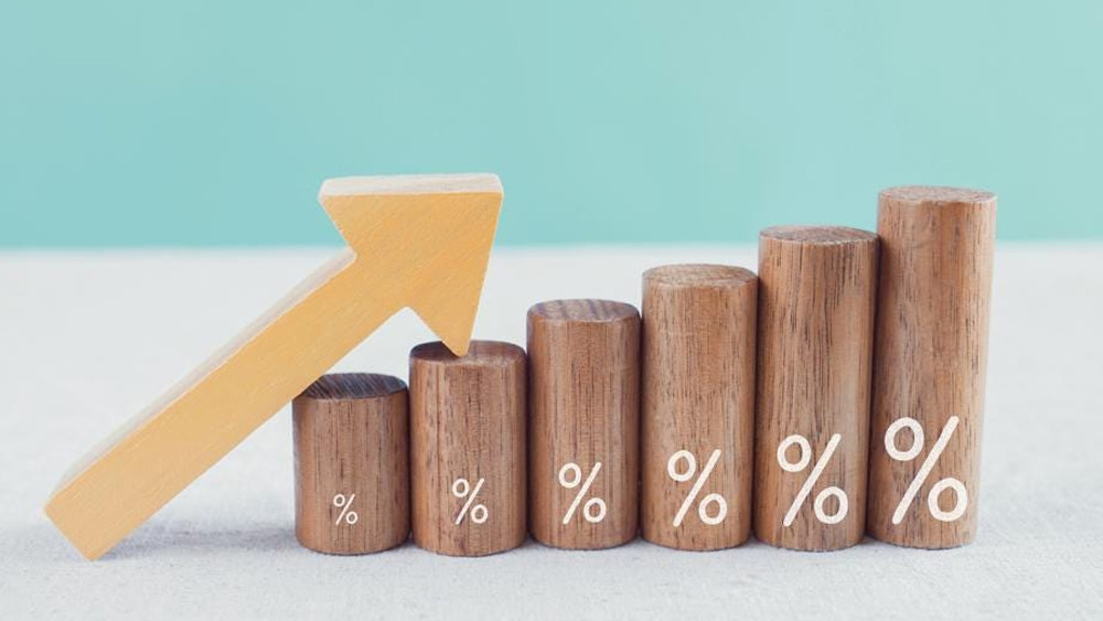 এক নজরে দেখলে, বিশ্বের অন্য ধনকুবেরদের তুলনায় ভারতীয়রা ক্ষতির মুখ কম দেখেছেন। ১০০-র মধ্যে থাকা কোনও ভারতীয় শতকোটিপতিরই সম্পদ কমেনি। বরং গত এক বছরে বেড়েছে।