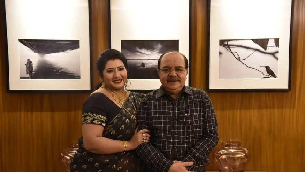 শোভন আরও বলেন, ‘‘বৈশাখীর সঙ্গে আমার এত দিনের পরিচয়ে এই প্রথম বৈশাখীকে মুক্তির স্বাদ পেতে দেখলাম। আমিও এই মুক্তির স্বাদের অপেক্ষায় আছি। আজ থেকে চার বছর আগেও বলেছিলাম, আবারও বলছি, যেখানে বুক দেখাই, সেখানে পিঠ দেখাই না।’’