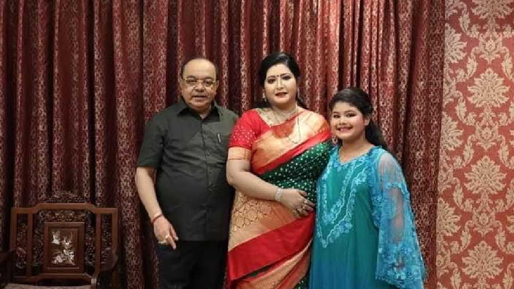 ছবির বিবরণীতে বৈশাখী লিখেছেন, ‘অতীতের কান্না আর দীর্ঘশ্বাস এখন শুধুই স্মৃতি। ভালবাসা চিরন্তন। আর বিদায় জানানোর কিছু নেই।’